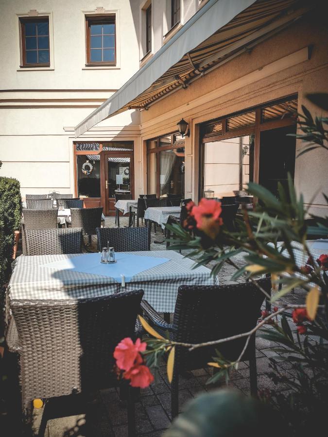 Restaurant Pansion Wien Cierny Brod Eksteriør billede