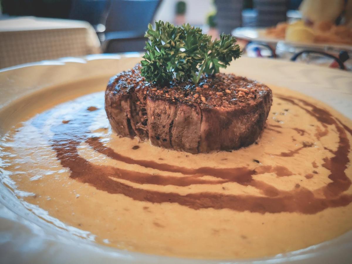 Restaurant Pansion Wien Cierny Brod Eksteriør billede