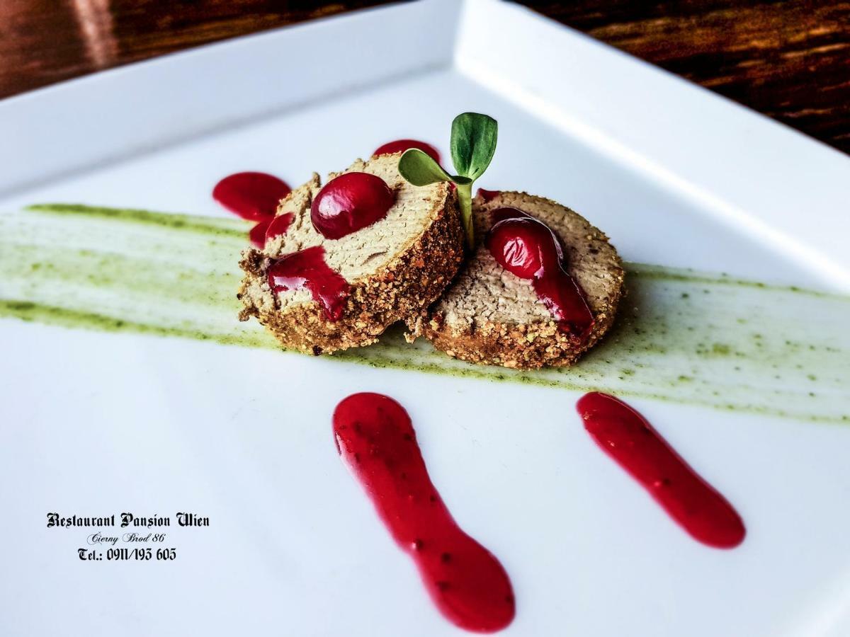 Restaurant Pansion Wien Cierny Brod Eksteriør billede