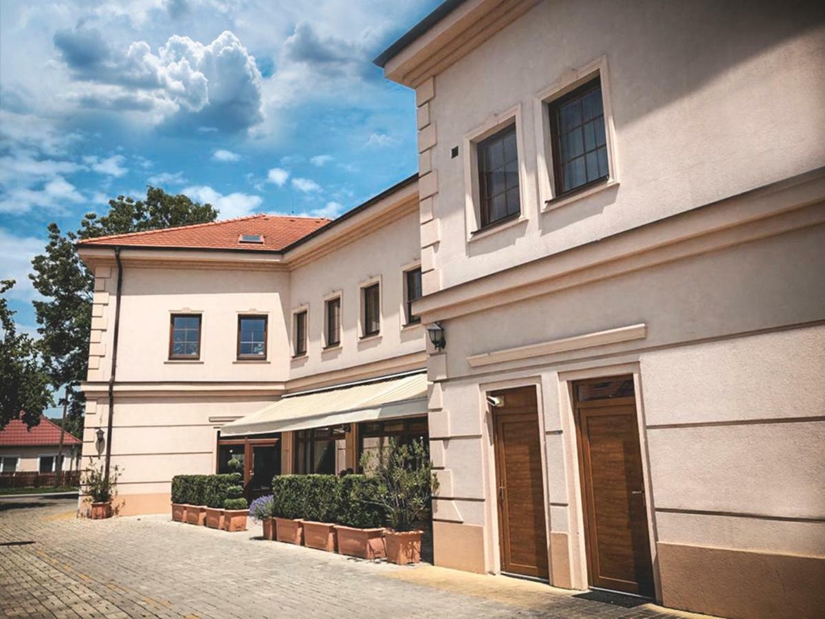 Restaurant Pansion Wien Cierny Brod Eksteriør billede
