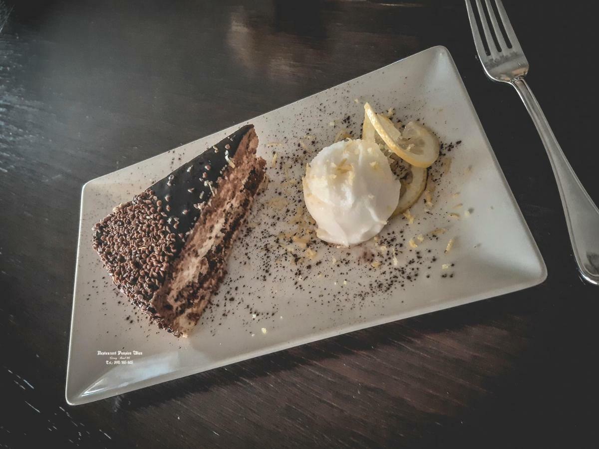 Restaurant Pansion Wien Cierny Brod Eksteriør billede